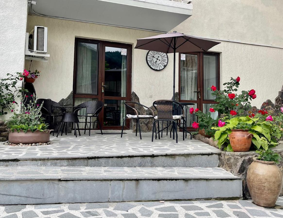 Borjomi Apartments Apart Hotel Extérieur photo
